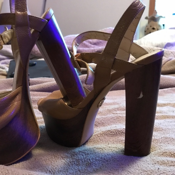 Guess Tan Vintage  heels - Picture 2 of 7